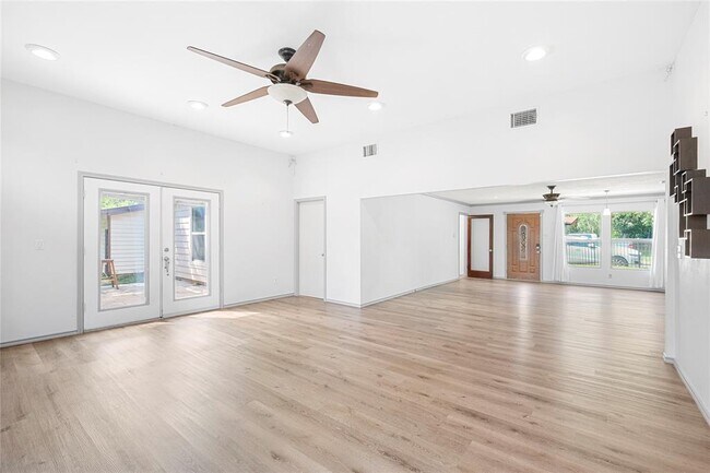 Foto del edificio - 1604 Springdale Rd