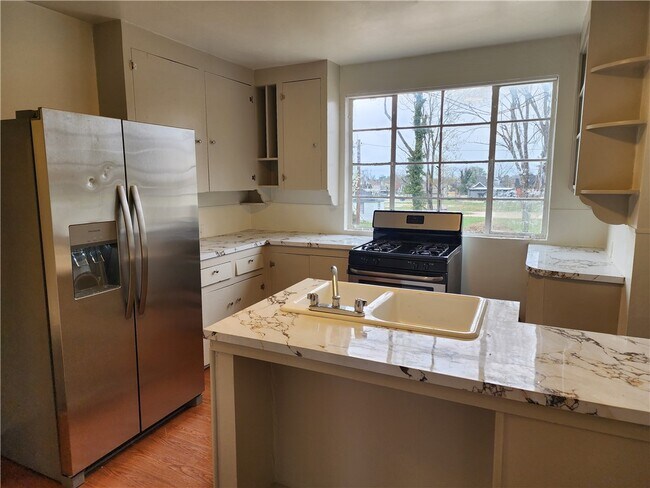 Foto del edificio - 415 W Poplar St