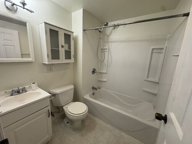 Foto del edificio - 1 Bedroom • 1 Bathroom Duplex