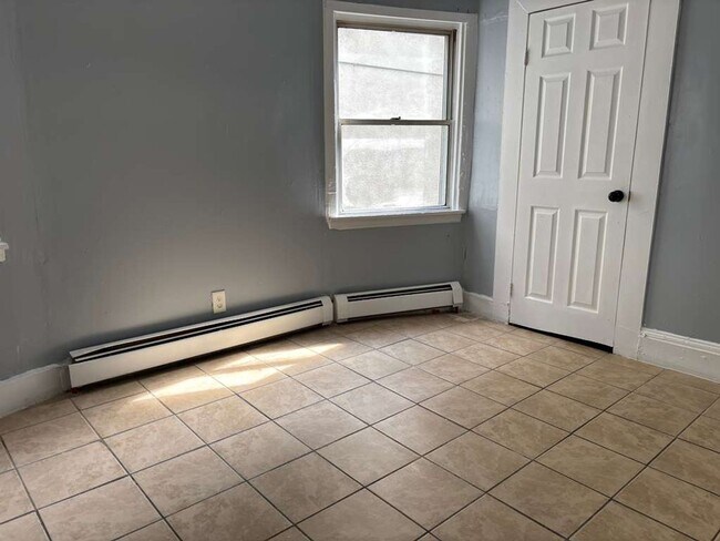 Foto del edificio - 76 Godwin Ave