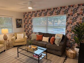 Building Photo - 524 Eastwind Dr