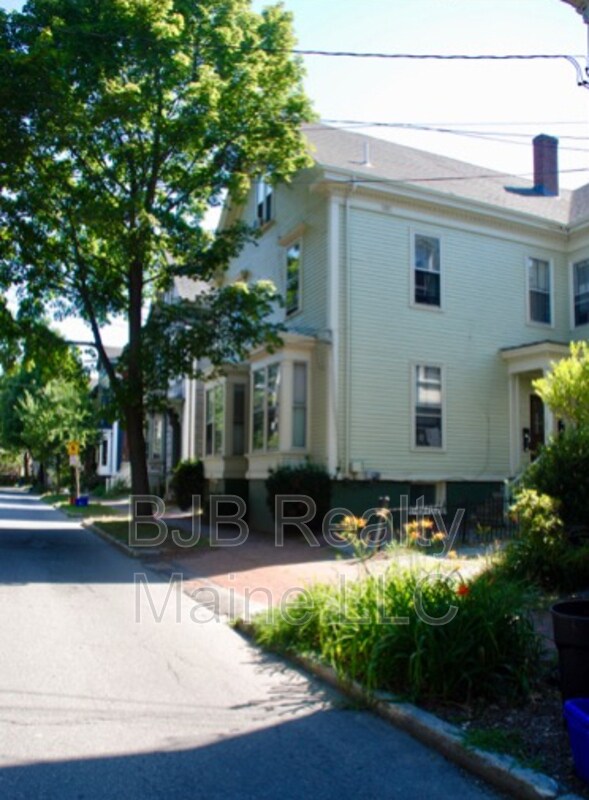 Primary Photo - 126 Emery St