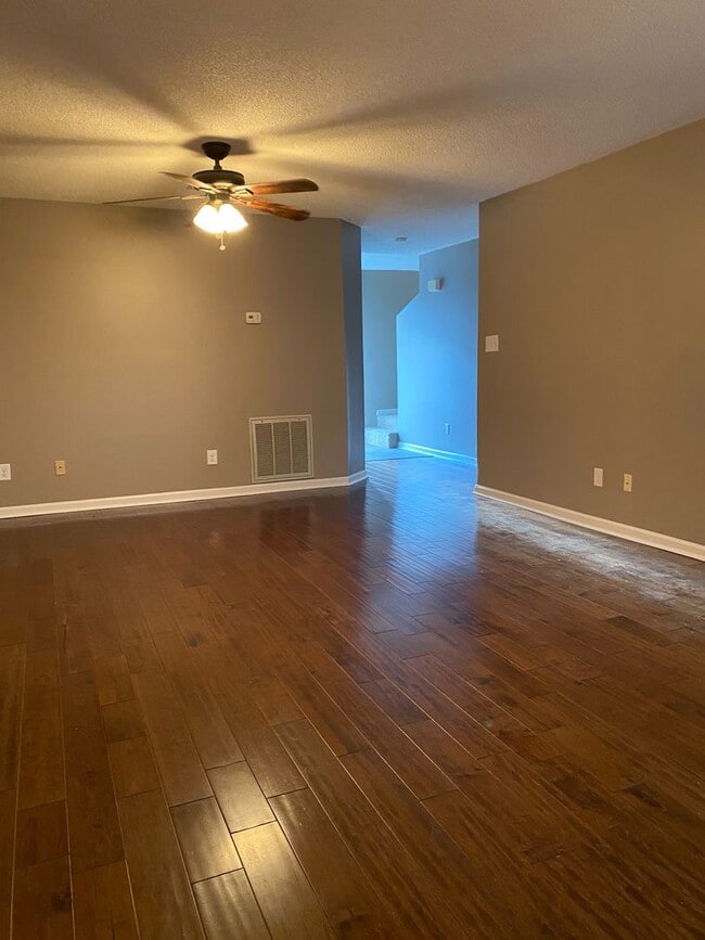 Building Photo - West Knoxville, Updated 2BR/2BA, Pets cons...
