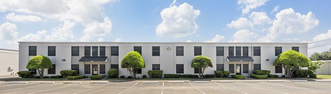 Building Photo - Brookside