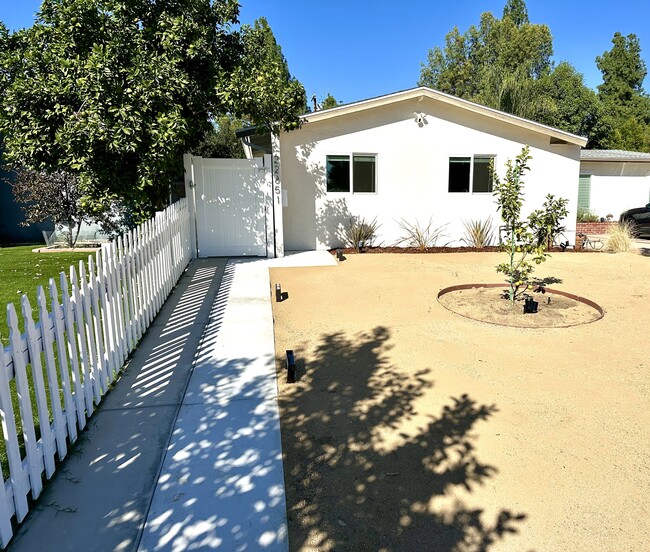 Building Photo - 22851 Valerio St