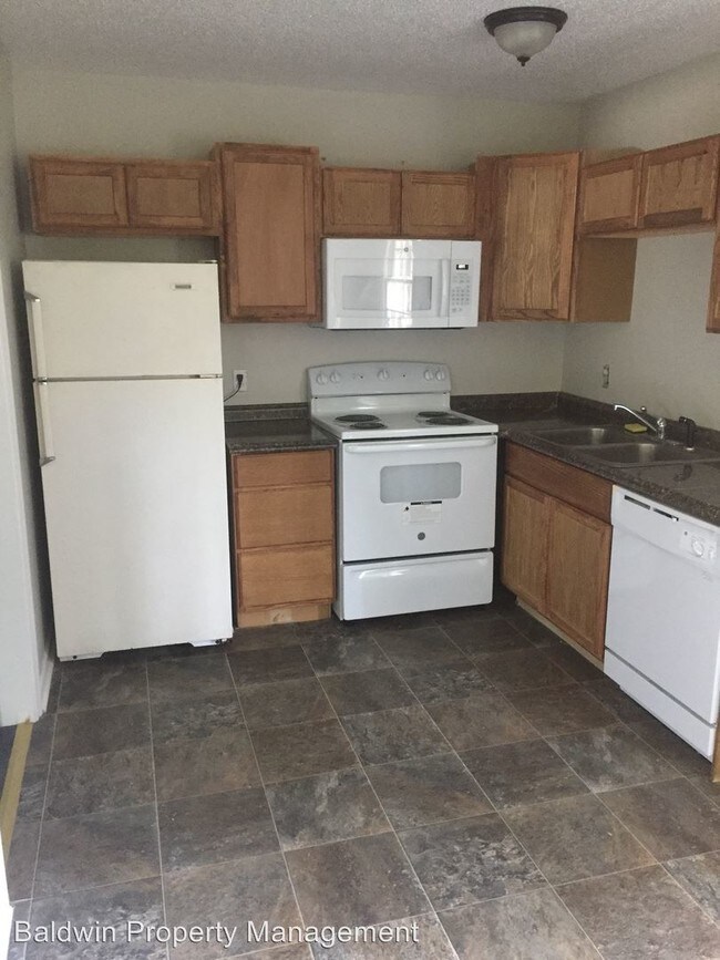 Building Photo - 2 br, 1.5 bath House - 107 Royal Forest Ct.
