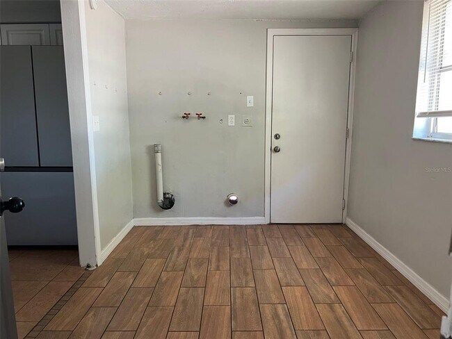 Foto del edificio - 7835 Arbordale Dr