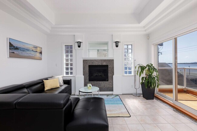 Photo du bâtiment - 15441 Marine Dr