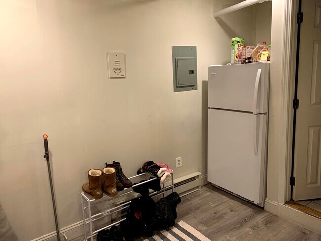 Building Photo - 55 Burbank St