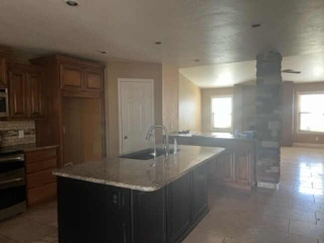 Building Photo - For Lease - 4452 Esmond - Odessa TX