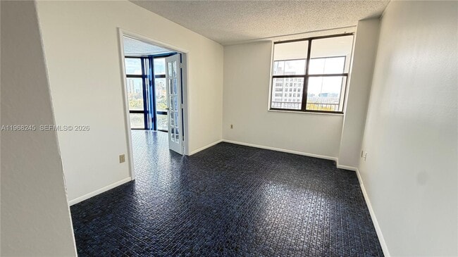 Building Photo - 20100 W Country Club Dr