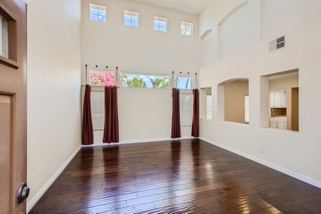 Foto del edificio - 4Bd/3.5Ba 3184 sq ft house with bonus loft...