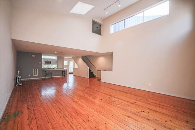 Foto del edificio - 6913 Yellowstone Way Dr