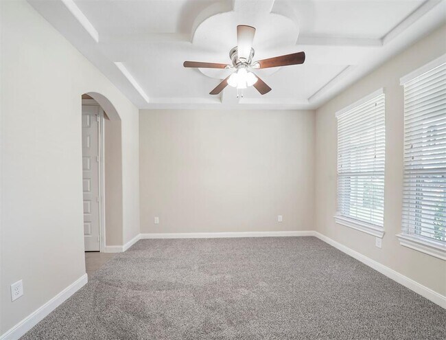 Building Photo - 17105 San Saba St
