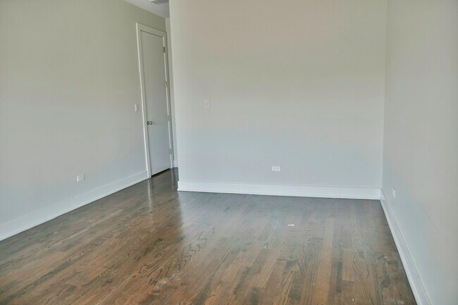 Foto del edificio - 2127 W Division St