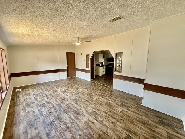 Foto del edificio - 2500 Gail Helen Ct