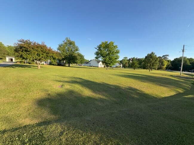 Building Photo - Justice Rd Avail for Rent!