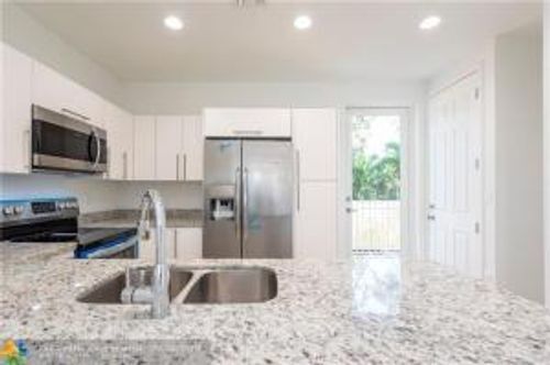 Foto del edificio - 2915 Woolbright Rd