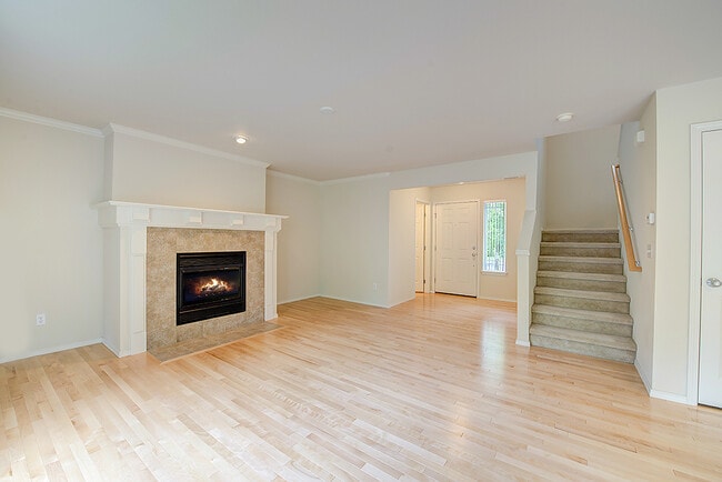 Building Photo - Bright and Sunny Two Story Monroe Three Be...