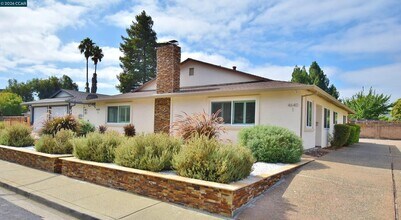 Building Photo - 4640 W Rishell Ct