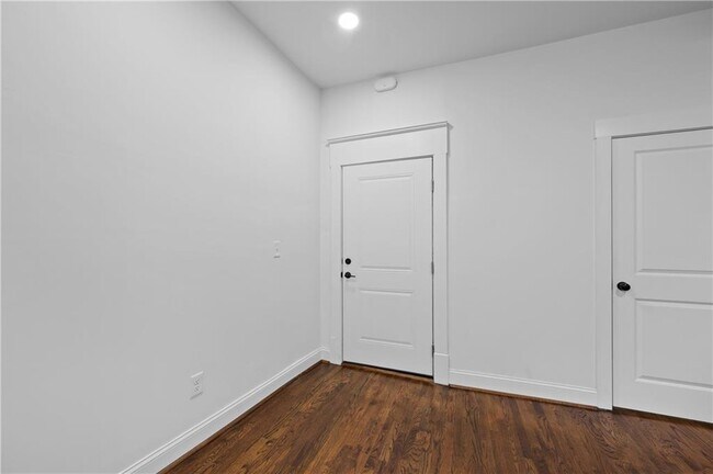 Foto del edificio - 360 Ponce De Leon Ave NE