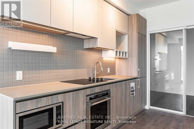 Photo du bâtiment - 950 Portage Pkwy