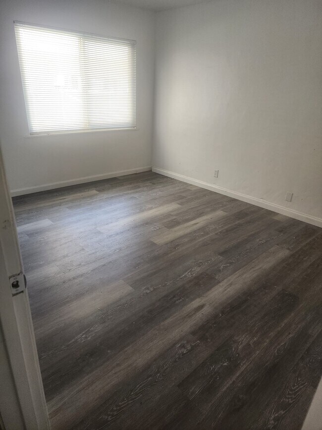 Building Photo - 5806 Elizabeth St