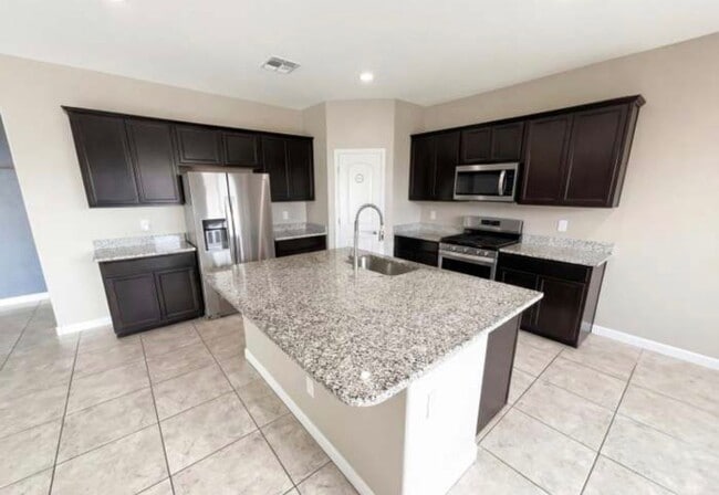 Building Photo - 30853 W Pinchot Ct