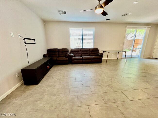 Foto del edificio - 10838 Whipple Crest Ave