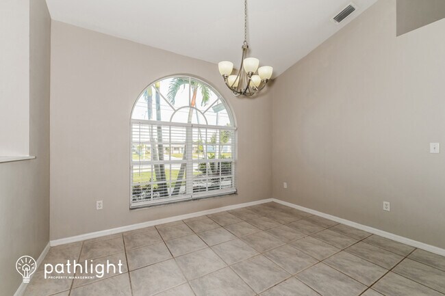 Foto del edificio - 1918 Cape Coral Pkwy W, Cape Coral, FL, 33914