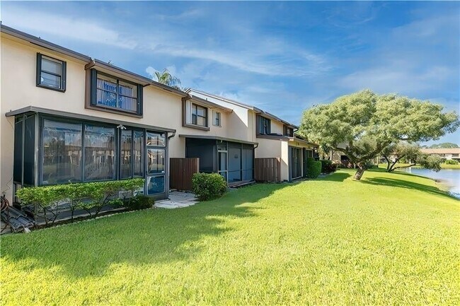 Foto del edificio - 3950 Cocoplum Cir