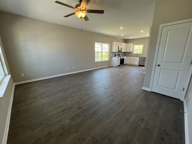 Building Photo - Brand New Townhome in Columbia!