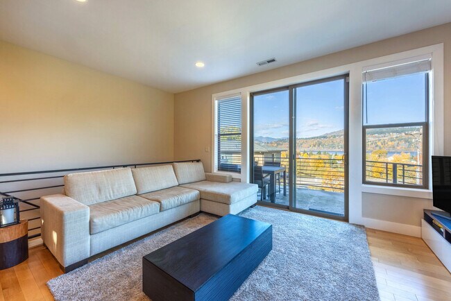 Foto del edificio - 418 Bluff Rd