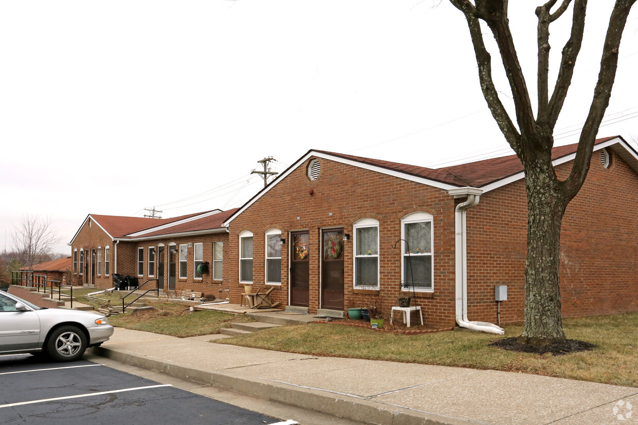 Building Photo - Main Street Manor