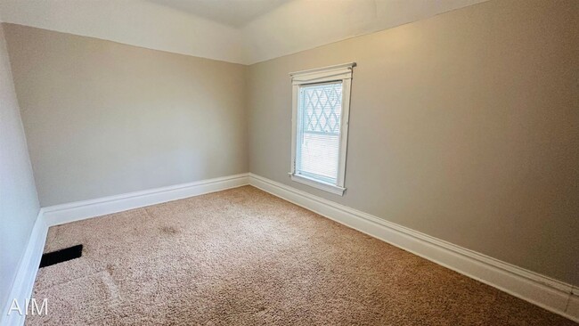 Building Photo - 4 br, 2 bath House - 114 8th Ave SE