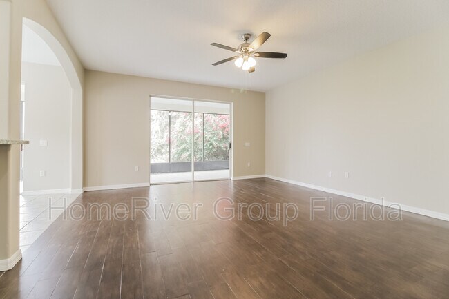 Foto del edificio - 2114 The Oaks Blvd
