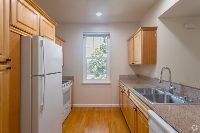 2BR,1BA - 1145SF - Kitchen - Encinal Place