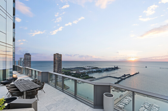 Foto del edificio - 211 N Harbor Dr