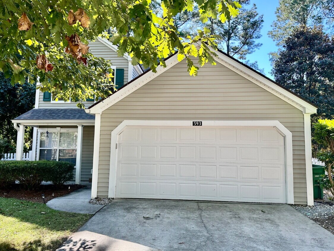 Foto principal - Three Bedroom Home in the Farm with a Lagoon View!