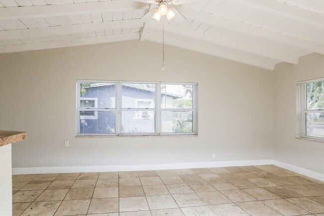 Foto del edificio - 1616 NW 16th St