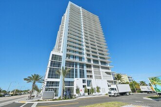 Building Photo - 220 Lake Shore Dr