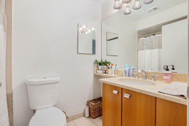 Foto del edificio - 1215 Crystal Way