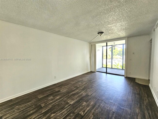 Foto del edificio - 210 Lake Pointe Dr