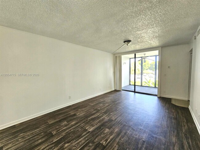 Building Photo - 210 Lake Pointe Dr