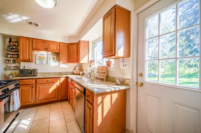 Foto del edificio - 2227 Grayson Pl