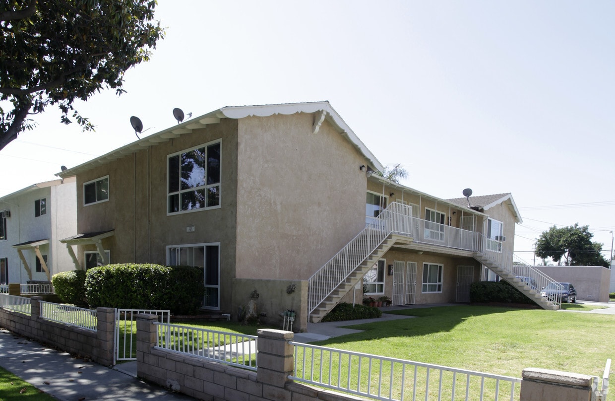 Primary Photo - 2320 E Santa Fe Ave