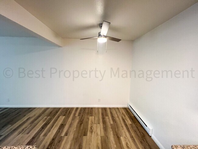 Foto del edificio - Cozy 2 Bedrooms; 1 Bathroom Condo in Warm ...