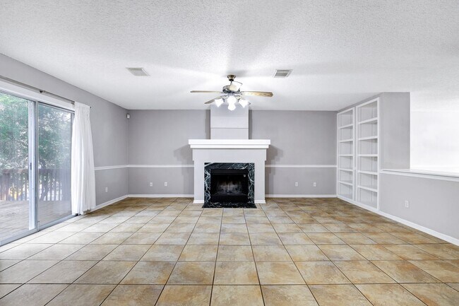 Foto del edificio - Stunning Corner-Lot Two-Story Home in Prestigious Westover Ridge