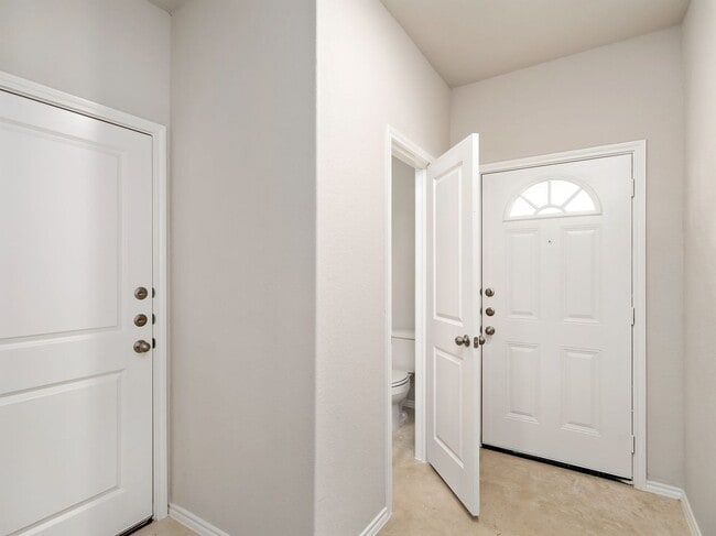 Building Photo - New Unit Available for Rent! Move In Specials!