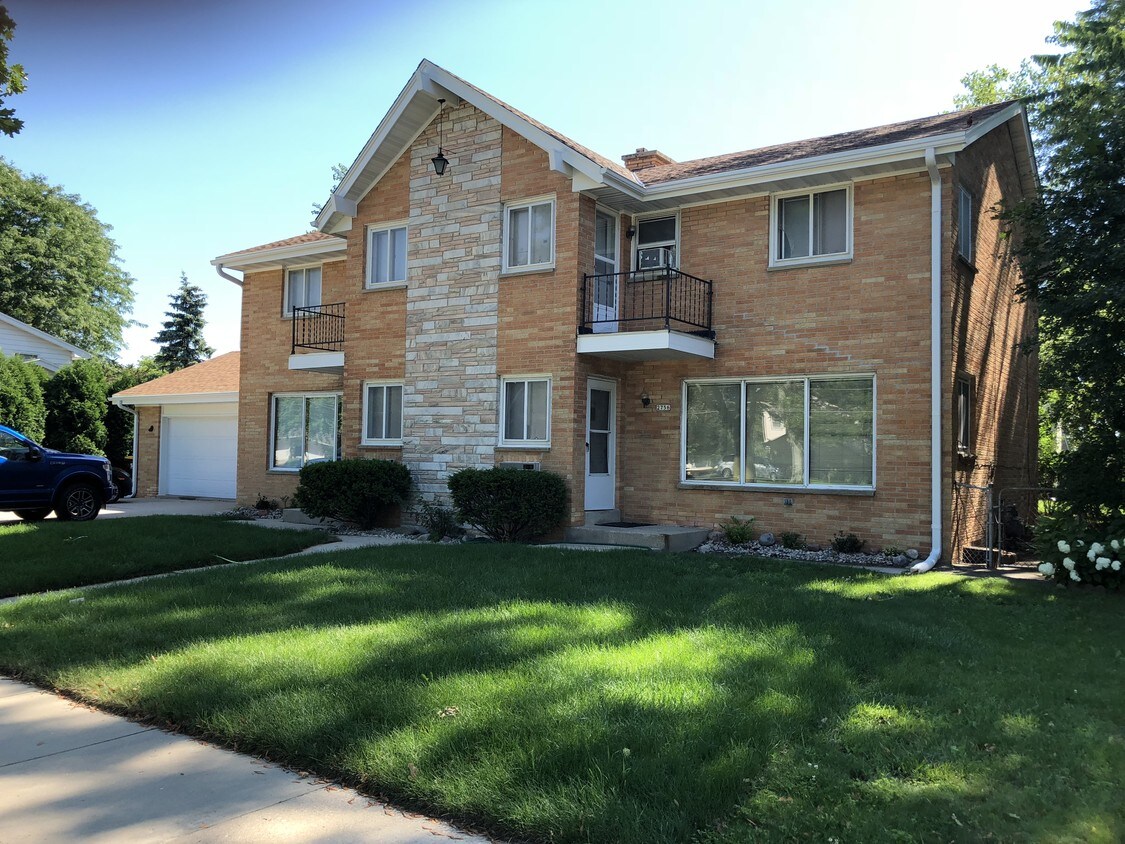 2756 N 124th St, Wauwatosa, WI 53222 Townhome Rentals in Wauwatosa WI
